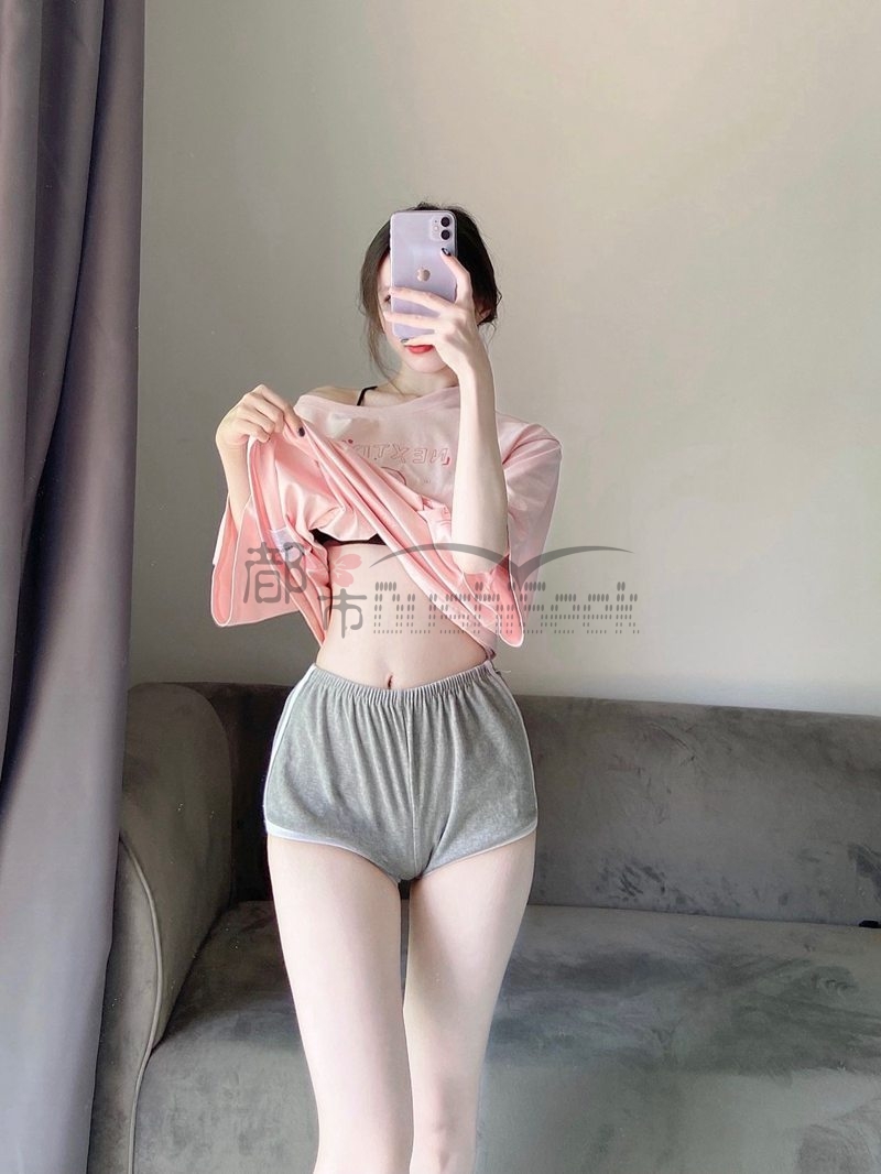 男人们，不要小瞧穿oversize的女生！—都市Seek养生体验网推荐粉嫩色宽松潮牌T恤