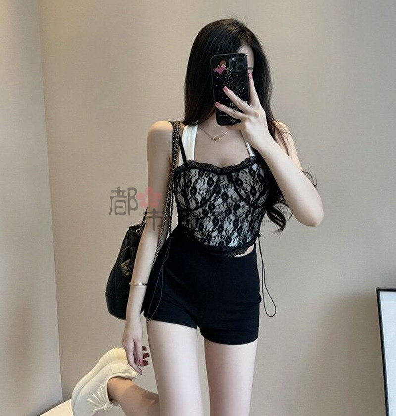 都市Seek家庭式养生推荐—黑色紧身超短裤，让你Hold住男人的外溢魅力