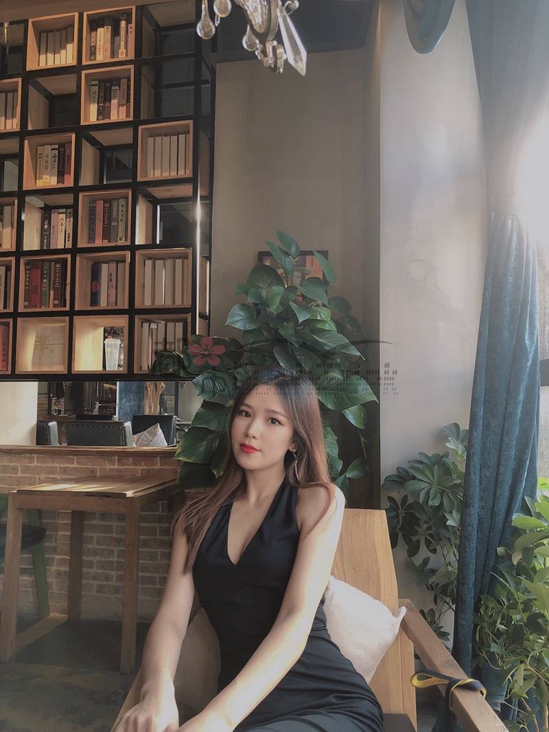 都市Seek养生按摩网推荐—今晚你就是让所有男士都起飞的姑娘,宴会必备挂脖高级感连衣裙!插图5 都市Seek养生按摩网推荐—今晚你就是让所有男士都起飞的姑娘,宴会必备挂脖高级感连衣裙!