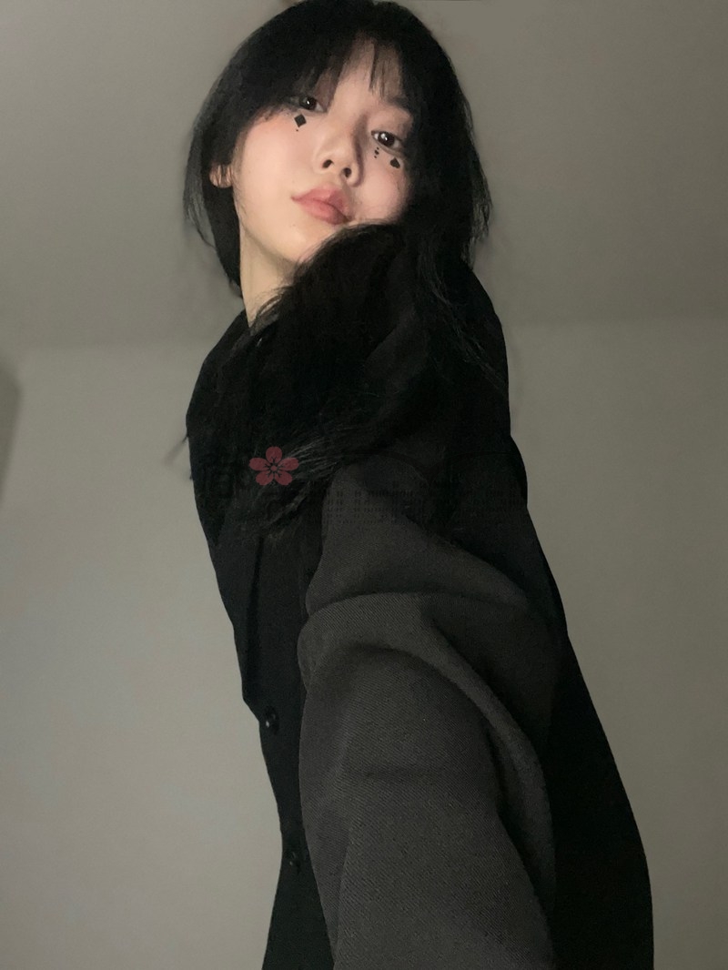 都市Seek个人按摩网推荐—黑色小众西服外套，保不住的火辣呼之欲出！