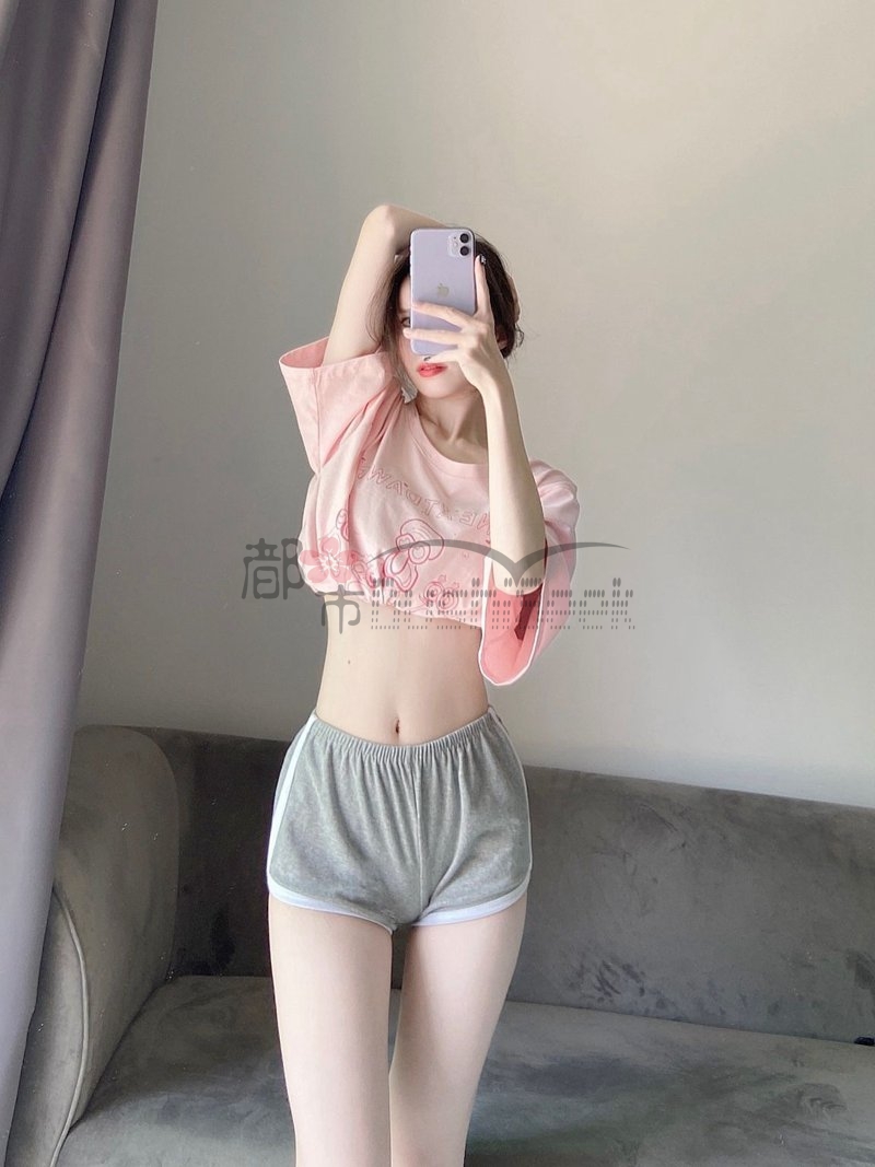 男人们，不要小瞧穿oversize的女生！—都市Seek养生体验网推荐粉嫩色宽松潮牌T恤