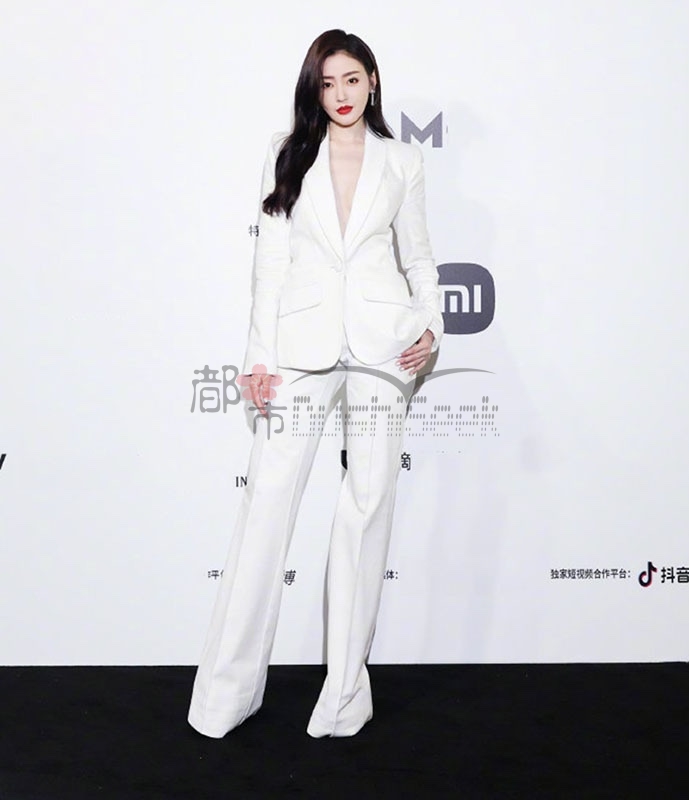 张天爱同款轻熟性感气质OL风，办公室最SA的就是你o！—都市Seek保健按摩网推荐