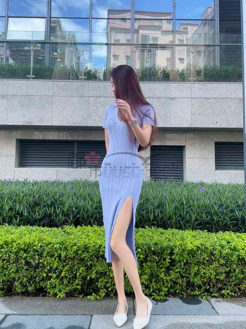 肤白貌美大长腿蓝色开叉针织连衣裙，开启白嫖学弟早餐之路—都市Seek杭州丝袜网推荐