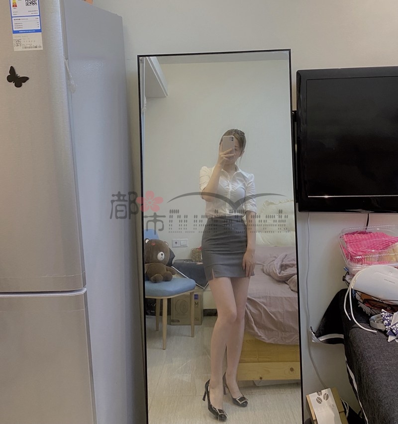 OTTD丨又纯又欲的灰色紧身包臀裙，让你在办公室独领风骚！—都市Seek个人按摩网推荐