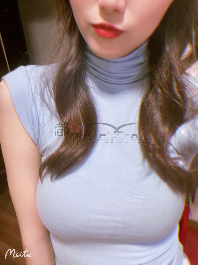 都市Seek杭州丝袜网推荐—自带裸视感的无袖高领打底上衣，轻松打爆男性目光！