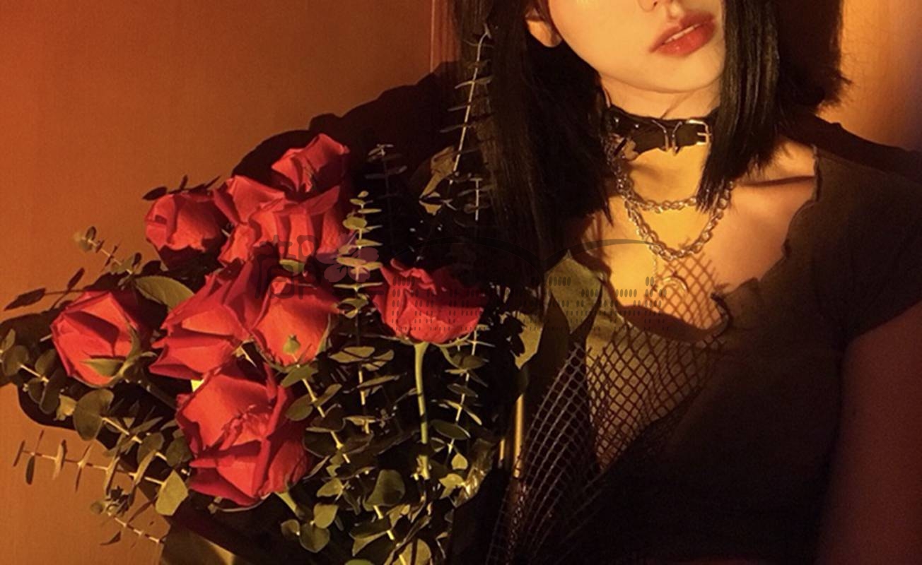 都市Seek杭州个人按摩推荐--少女欲罢不能的自我满足，ins暗黑系小心机项圈！