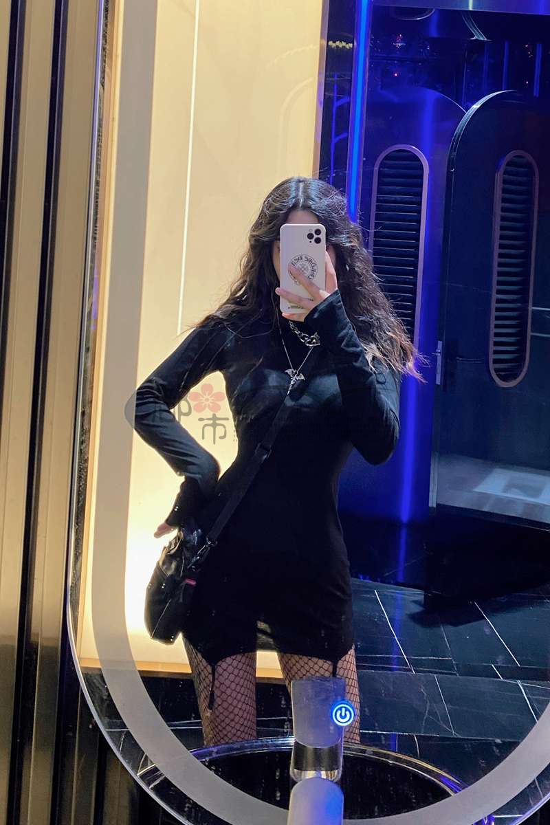 问问这条街，到底谁是爹！都市Seek杭州养生spa会馆推荐网红ins风包臀吊带袜连衣裙