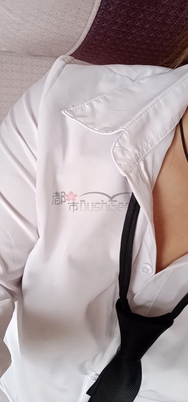 都市Seek个人按摩推荐—男朋友ins风大白衬衣，腿不腿的不重要，关键我喜欢衣服！