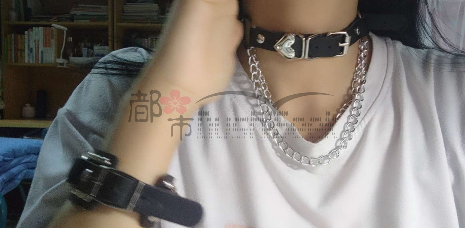 都市Seek杭州个人按摩推荐--少女欲罢不能的自我满足，ins暗黑系小心机项圈！