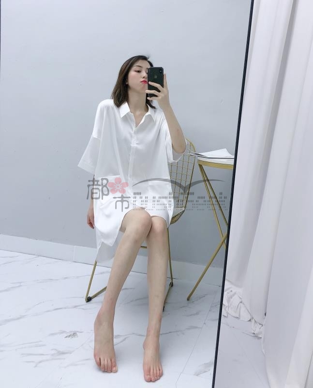 都市Seek个人按摩推荐—男朋友ins风大白衬衣，腿不腿的不重要，关键我喜欢衣服！