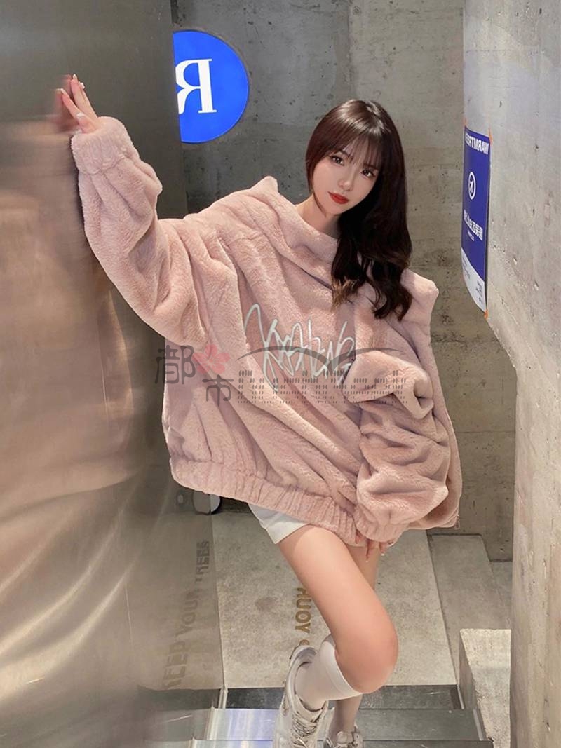 粉色羊羔绒毛毛外套，让你拥有手感加持的温暖体验！--都市Seek杭州男士养生网推荐