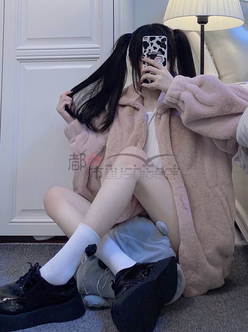 粉色羊羔绒毛毛外套,让你拥有手感加持的温暖体验!–都市Seek杭州男士养生网推荐插图5 粉色羊羔绒毛毛外套,让你拥有手感加持的温暖体验!--都市Seek杭州男士养生网推荐