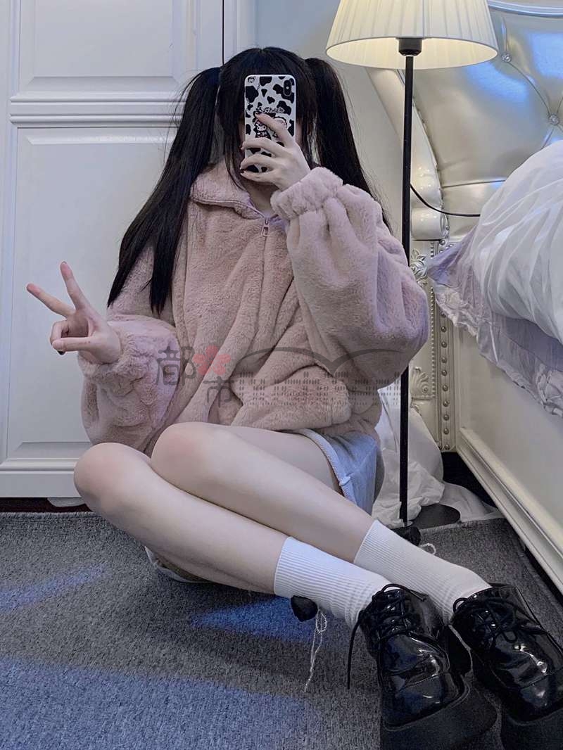 粉色羊羔绒毛毛外套，让你拥有手感加持的温暖体验！--都市Seek杭州男士养生网推荐