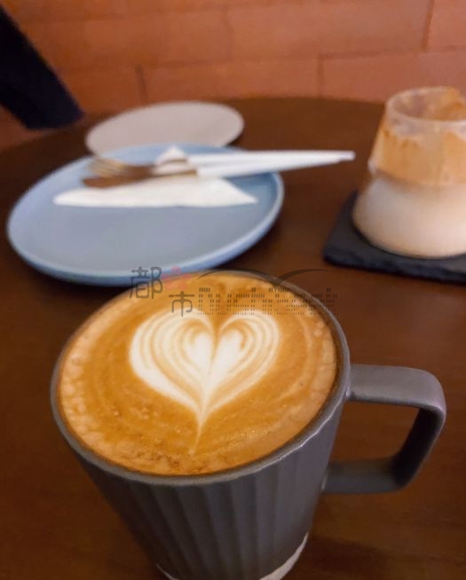 藏在杭州家庭式阁楼上洒满阳光的--晴咖啡(塑三店)