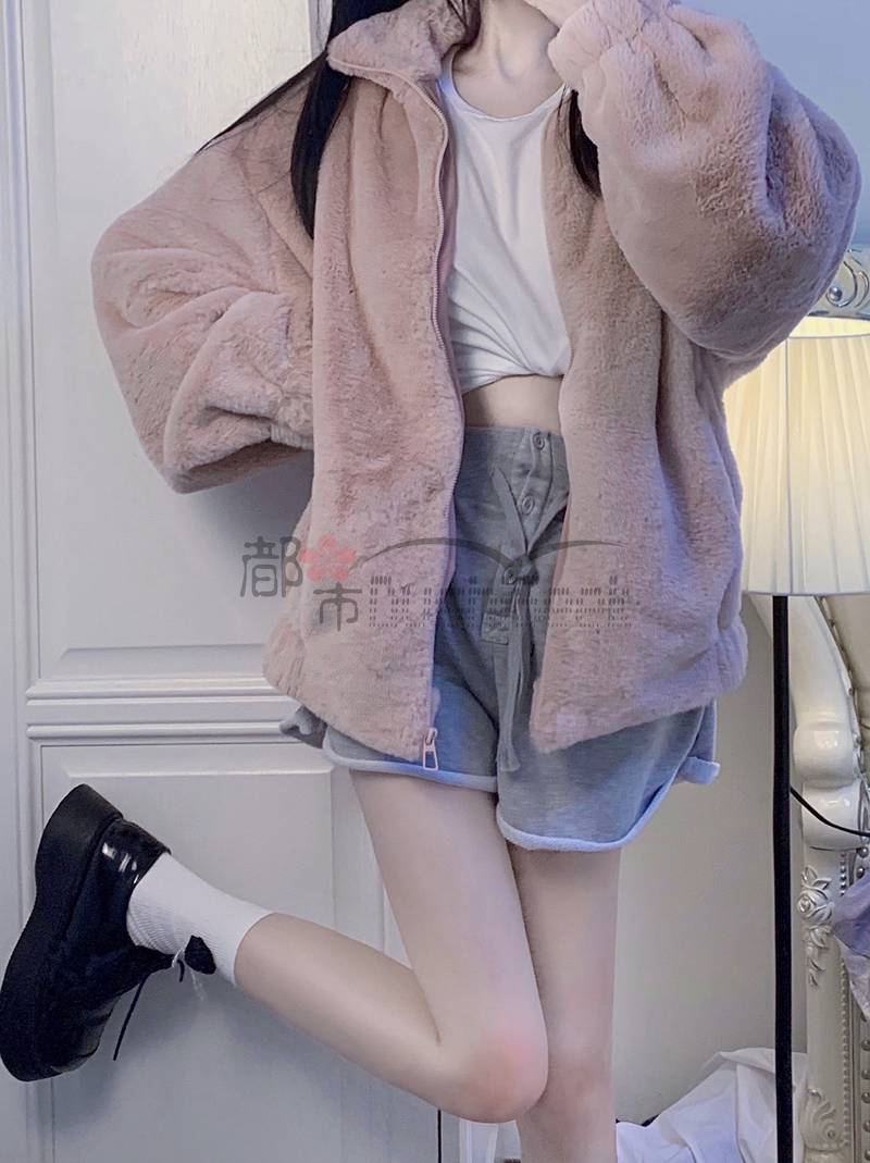 粉色羊羔绒毛毛外套，让你拥有手感加持的温暖体验！--都市Seek杭州男士养生网推荐