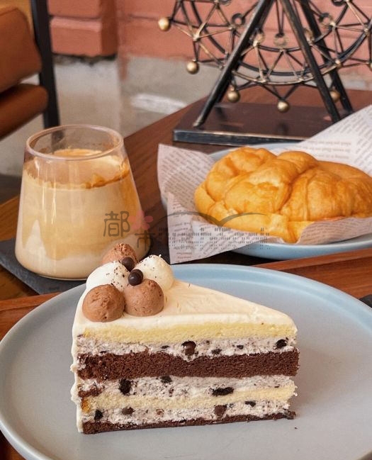 藏在杭州家庭式阁楼上洒满阳光的--晴咖啡(塑三店)