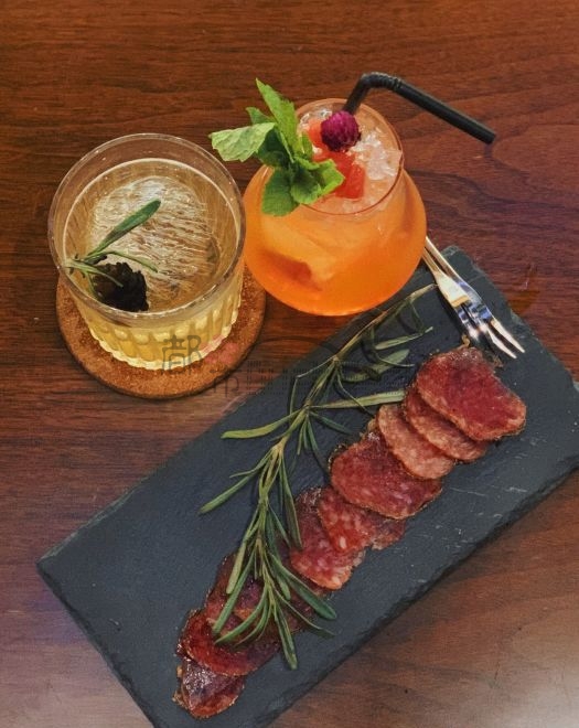 萧山减压休闲的国风酒馆–隐 JIA Bar酒吧(前门店)插图3 萧山减压休闲的国风酒馆--隐 JIA Bar酒吧(前门店)