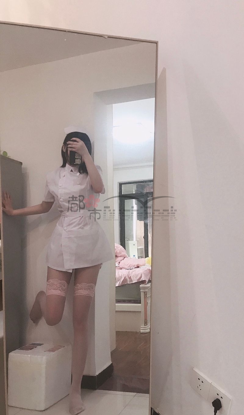 有点小性感的王圣节cosplay护士服，让他们慢慢yy吧—都市Seek杭州丝袜网推荐