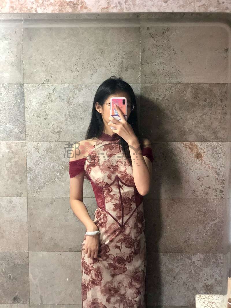 都市Seek杭州丝袜网推荐—法式小众中国红性感旗袍,男人心中的高冷女神本神来啦~插图5 都市Seek杭州丝袜网推荐—法式小众中国红性感旗袍,男人心中的高冷女神本神来啦~