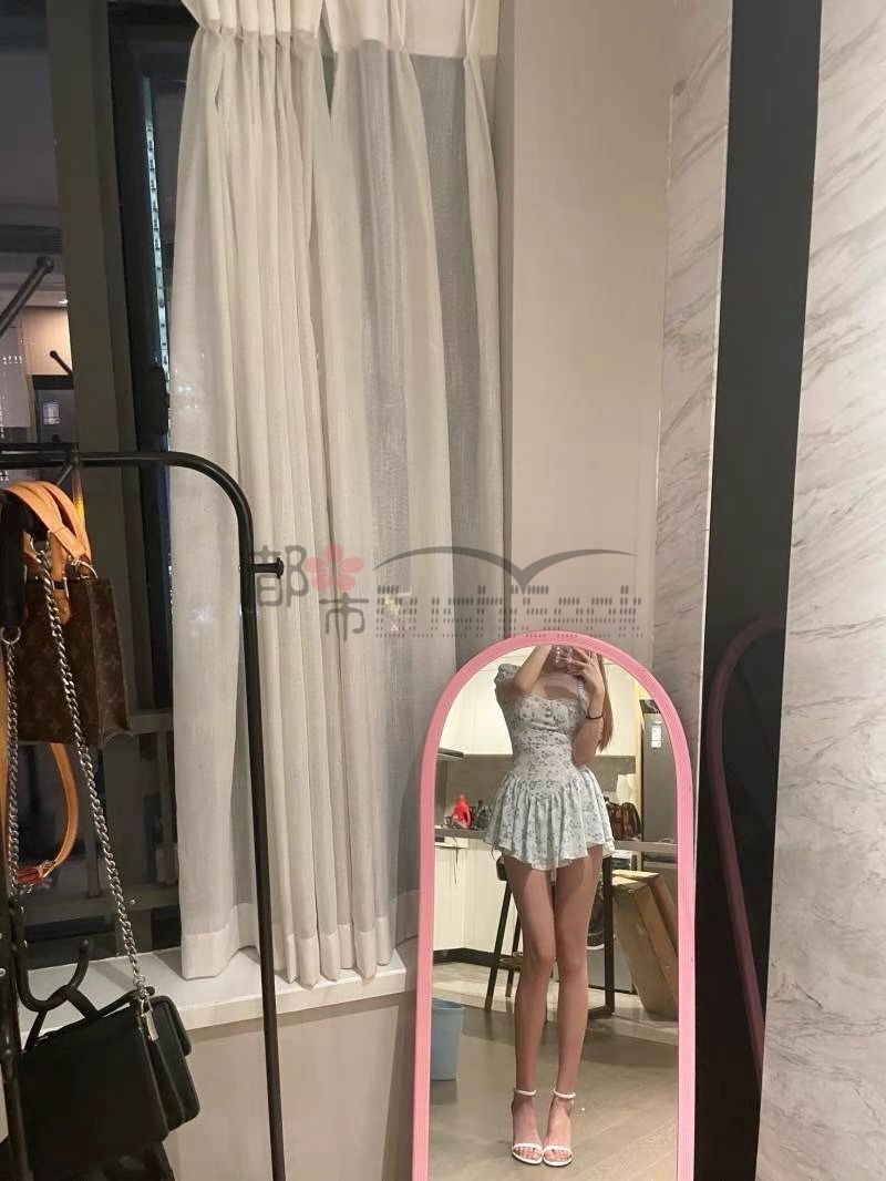 都市seek杭州养生spa网推荐一字肩碎花性感连衣裙！仙气飘飘不如胸器摇摇！快@你男朋友给你买