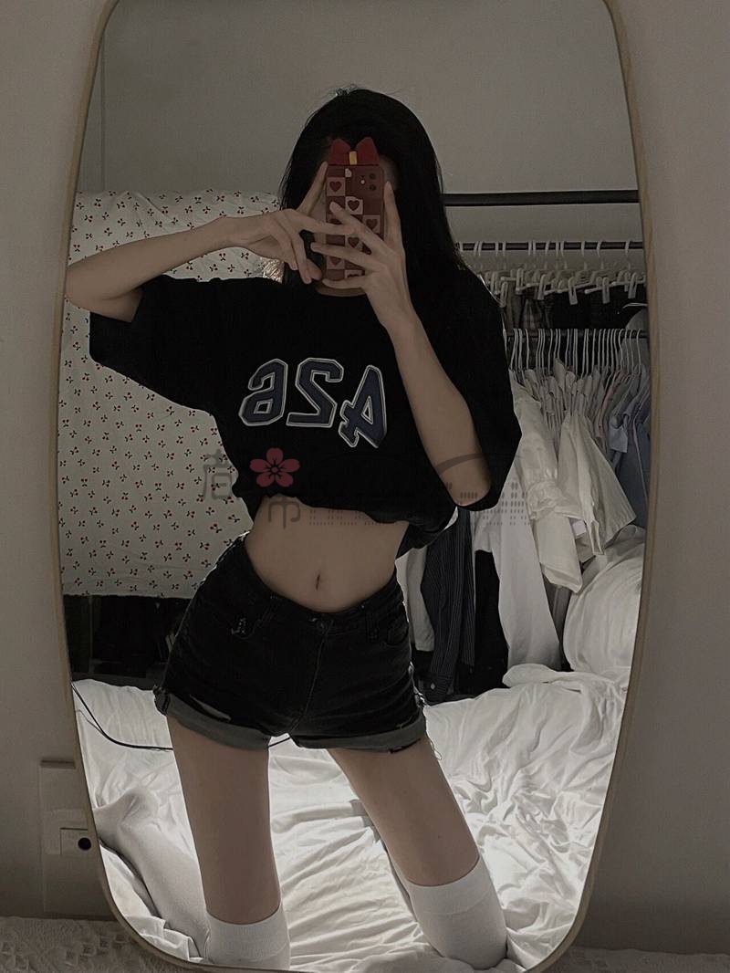 OOTD丨下边穿不穿都没区别的神仙百搭T恤，你让人看到就能起飞的样子真的很迷人~—都市seek杭州个人按摩网