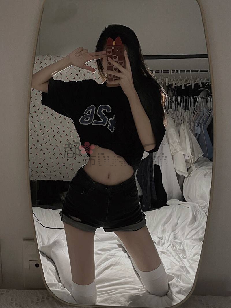 OOTD丨下边穿不穿都没区别的神仙百搭T恤，你让人看到就能起飞的样子真的很迷人~—都市seek杭州个人按摩网