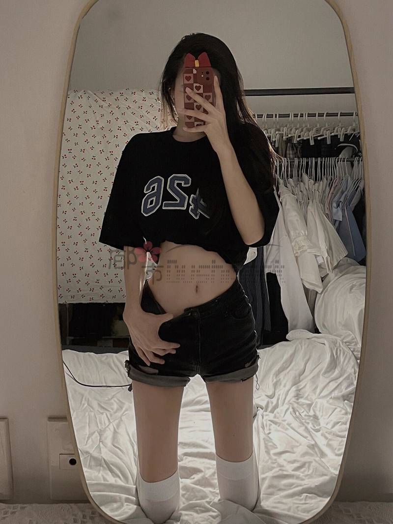 OOTD丨下边穿不穿都没区别的神仙百搭T恤，你让人看到就能起飞的样子真的很迷人~—都市seek杭州个人按摩网