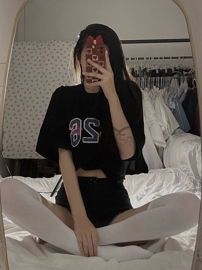 OOTD丨下边穿不穿都没区别的神仙百搭T恤，你让人看到就能起飞的样子真的很迷人~—都市seek杭州个人按摩网