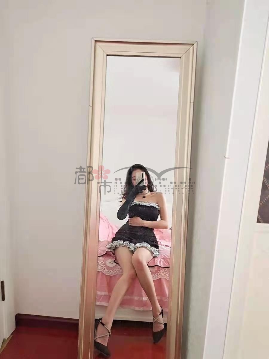 OOTD丨元气满满的一天从一条钝角抹胸裙开始，让你夜夜达咩—都市seek杭州养生会所网