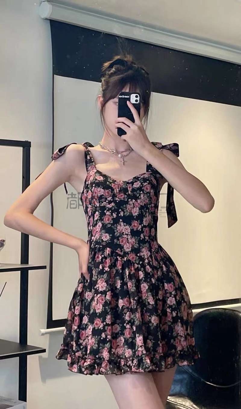 OOTD丨众里寻他，超短碎花裙才是yyds！直接让你Get点飞起！！—都市seek杭州养生推荐