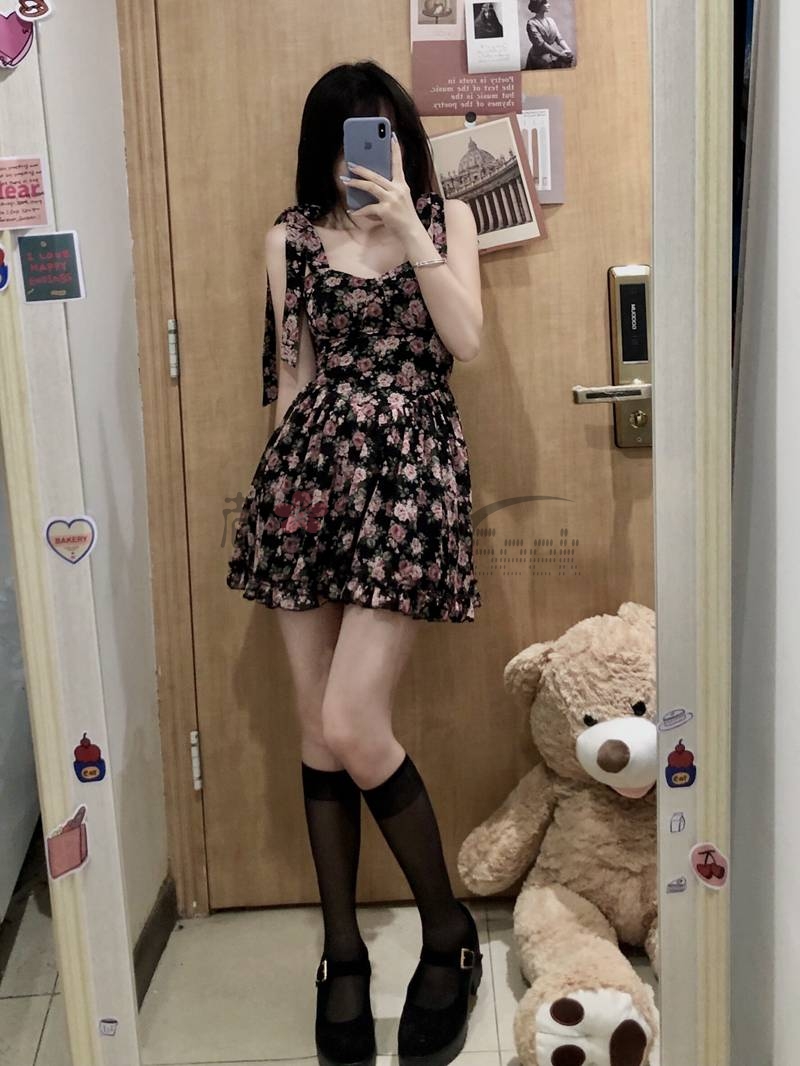 OOTD丨众里寻他，超短碎花裙才是yyds！直接让你Get点飞起！！—都市seek杭州养生推荐