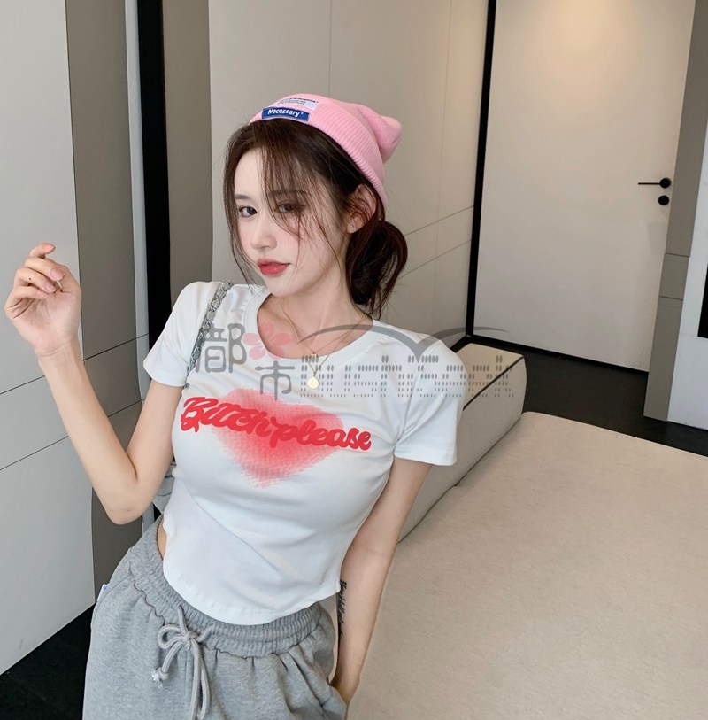 OOOTD丨爱心印花ins风T恤，怎么配都会让你超‘顶’的神仙穿搭—都市seek杭州养生会馆推荐插图3杭州养生SPA会所_个人保健按摩信息 – 都市Seek杭州体验网