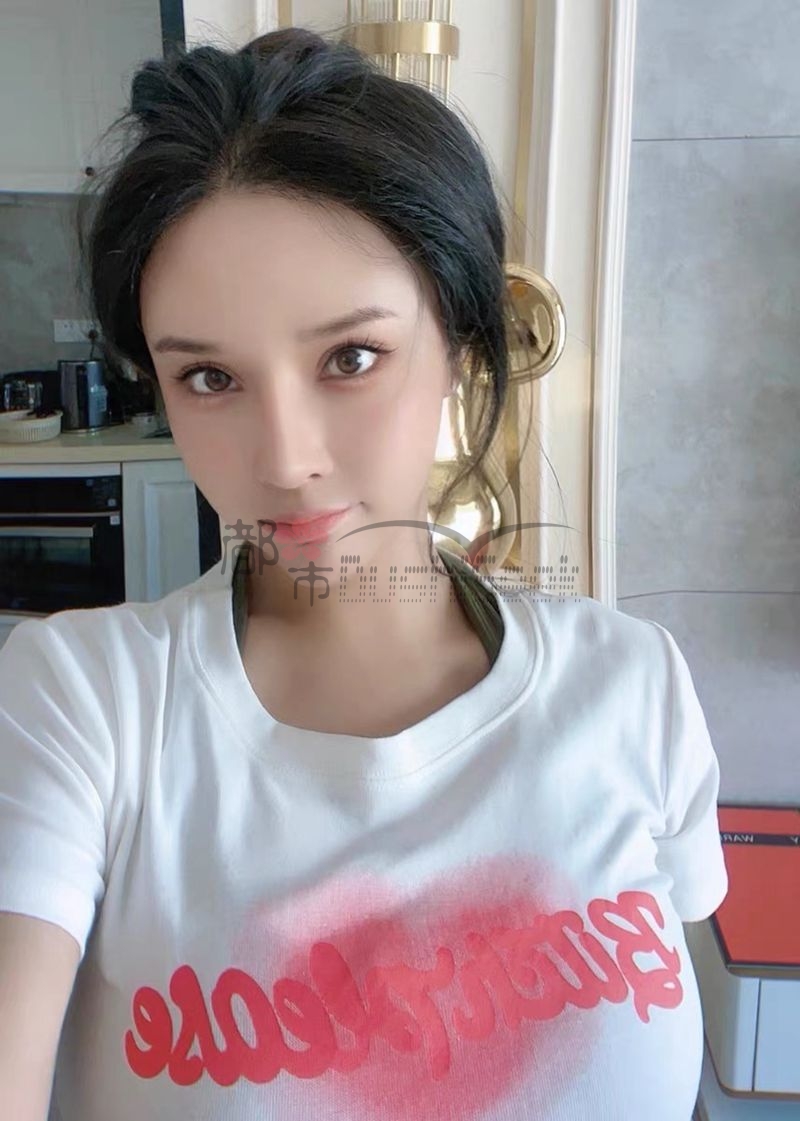 OOOTD丨爱心印花ins风T恤，怎么配都会让你超‘顶’的神仙穿搭—都市seek杭州养生会馆推荐插图杭州养生SPA会所_个人保健按摩信息 – 都市Seek杭州体验网