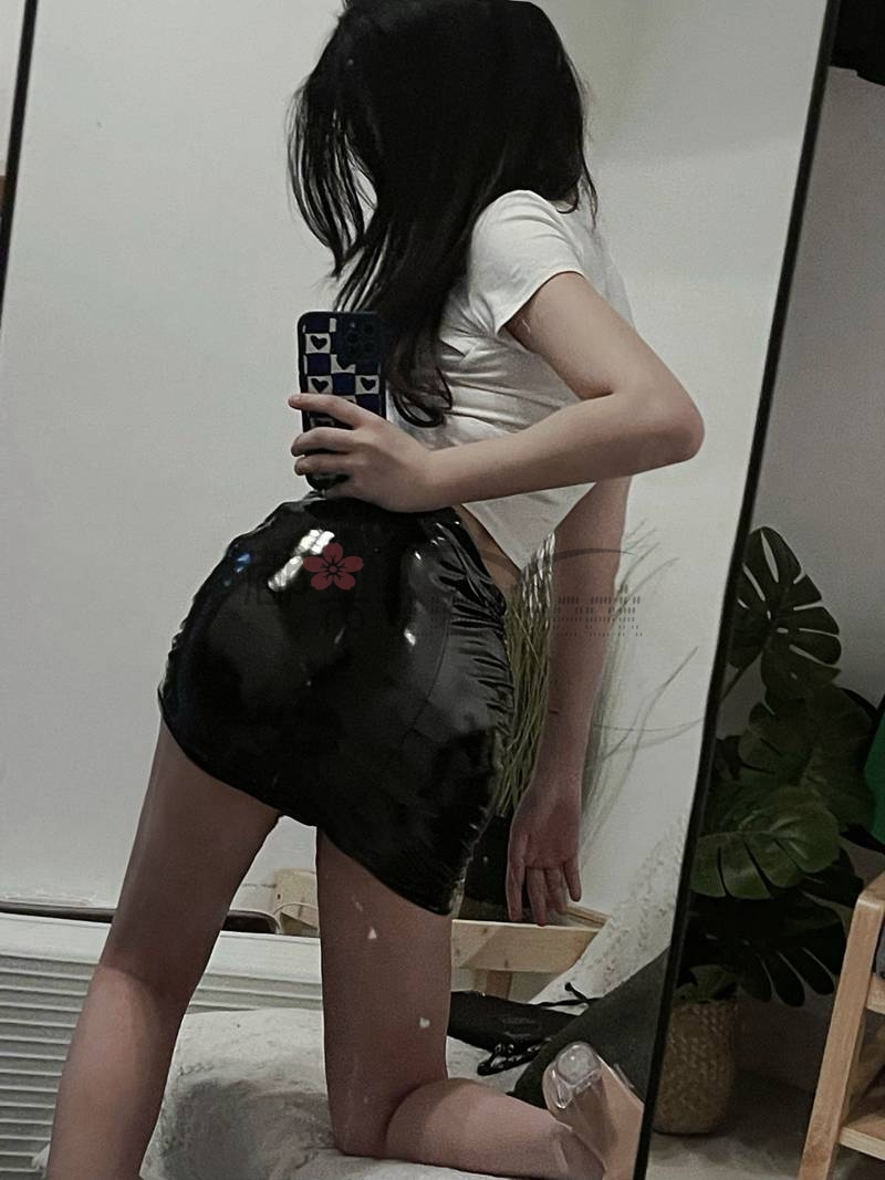 OOTD丨辣妹pu包臀短裙！吹弹可破的丝滑柔顺—都市seek杭州养生会所网