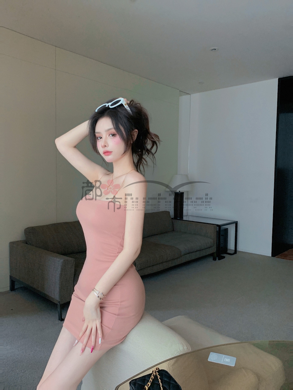 OOTD丨当海王！养鱼塘！学妹御姐自由切换，让你一件百搭的吊带连衣包臀裙—都市seek杭州养生spa网