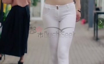 家腿没有野腿香！低腰紧身白色牛仔裤才是yyds！—都市Seek养生网推荐