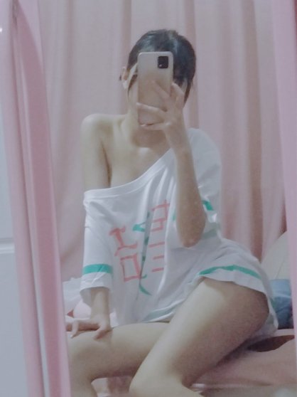 都市Seek杭州个人家庭式推荐—重度男友顺从COS羞耻play，埃罗芒阿老师和泉纱雾同款裸穿大白T